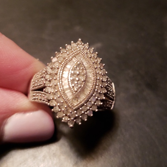 Jewelry - Diamond ring
